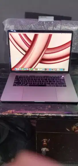 terima semua kondisi macbook pro