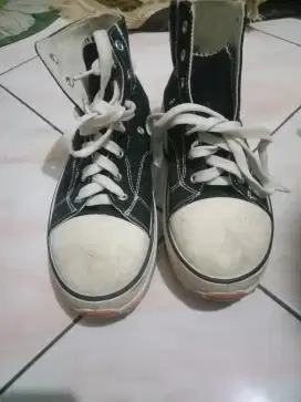 Sepatu unisex size 41