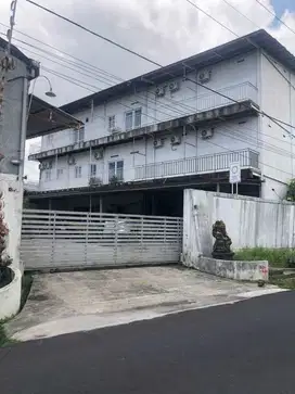 Tanah dan Bangunan 3 Lantai Pabrik Aktif di Bali