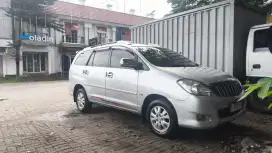 Innova 2.5 V diesel metik