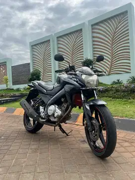 YAMAHA VIXION 2015 HITAM