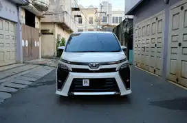 DP 65 JUTA ‼️ Toyota Voxy 2.0 A/T 2017