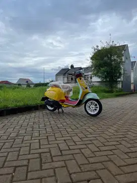 FOR SALE VESPA PRIMAVERA SEAN WOTHERSPOON 2020