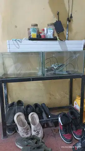 Jual aquarium + rak + perlengkapan