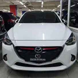 MAZDA 2 R SKYACTIVE AT 2014 / 2015 / 2016 PUTIH FACELIFT