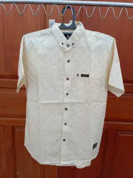 Dijual Kemeja Cowok Cream Motif Bintik