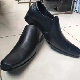 Sepatu pantopel