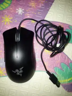 Mouse Razer Deathadder Essential Gaming. Berfungsi dengan baik.