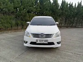 Kijang Innova g matic 2012 putih. DP 10 jt