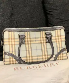 Tas Burberry Original. Motif Biru.