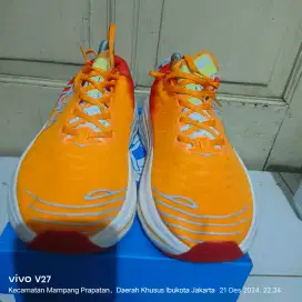 Sepatu running Hoka Bondi X size 42