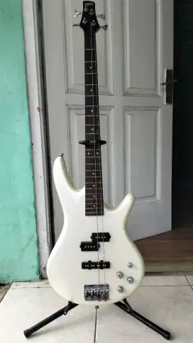 Gitar Bass Ibanez soundgear