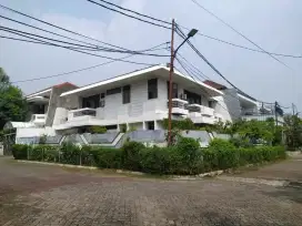 JUAL RUMAH MEWAH GREEN GARDEN