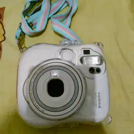 Kamera polaroid instax warna putih