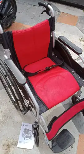 Kursi roda merk SOWELL SHA 804