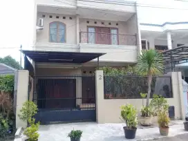 Dijual rumah 2 lantai siap huni di kebon jeruk Jakarta barat