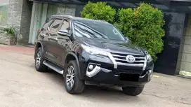 Toyota Fortuner SRZ Bensin AT Hitam 2016 2017