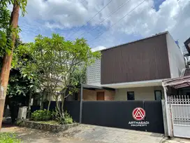 Rumah Modern di Komplek Cilandak Lebak Bulus