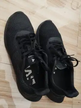 Sepatu Sneakers Brodo hitam ukuran 43