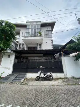 Dijual Rumah Kost Hook 3 LantaiDi Babatan Pilang Wiyung Surabaya