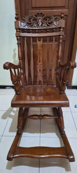 Jual Kursi goyang Antik kayu jati.