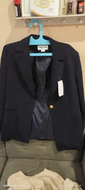 Blazer wanita wrna black