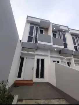 Rumah 2 Lantai Lokasi Strategis Dekat JIS