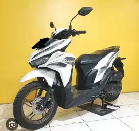 Dicari motor vario 125 tahun 2023 warna putih.