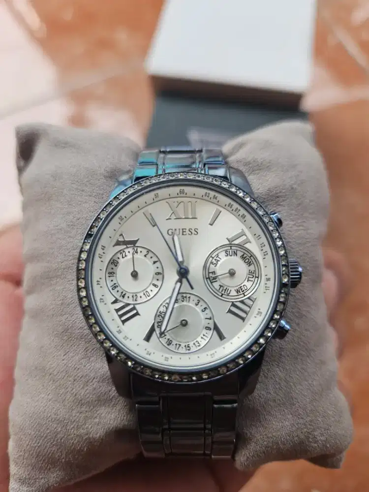 Jam Tangan GUESS W0623L4
