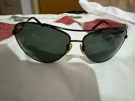 Kacamata Hitam Ray-Ban