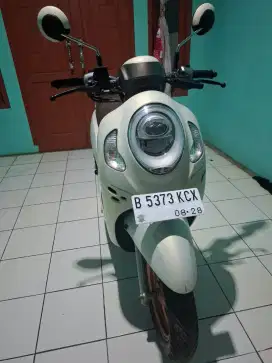 Scoopy Prestige 2023 Putih Doff 4rb km Motor Pribadi cuma beli second