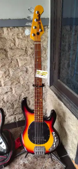 Bass model musicman 5 string