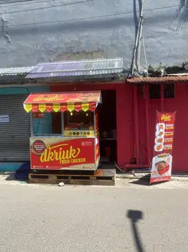 Dicari Penjaga Tenant fried chicken dkriuk