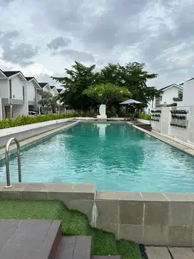 Rumah Mewah kolam renang GYM lapangan basket