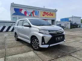 Toyota Avanza Veloz 1.5 AT. Tahun 2021. Silver. Perfect cond