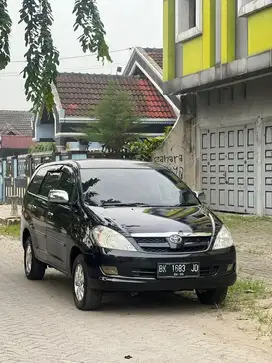 TOYOTA INNOVA 2.0 V A/T HITAM 2005 LEXUS LIVINA