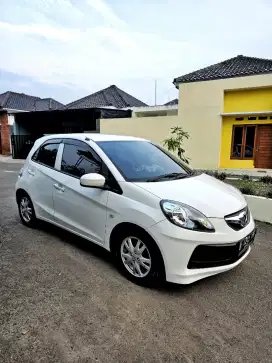 Honda brio putih 2013