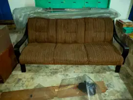 Sofa bekas + 2 kursi Dan meja