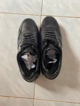 Sepatu baru Louis vuitton baru LV