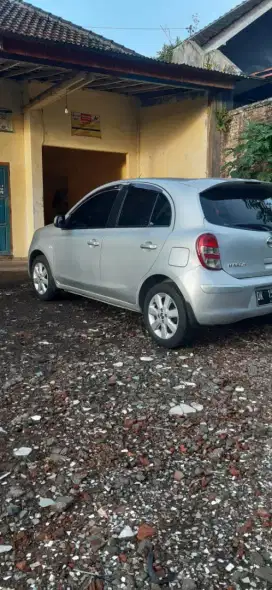 Mobil di jual barang siap pakai