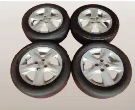 Velg  Yaris ORI bekas yaris ring 15 tanpa ban