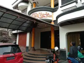 Dijual Rumah 2 Lantai dan Kos-kosan 9 Kamar