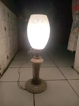 Lampu Meja Dari Marmer Antik