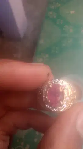 Natural batu Ruby cuting