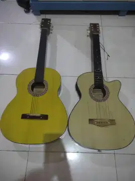 2 gitar 1 (merek Yamaha) 1 lagi merek (ASCCAR)