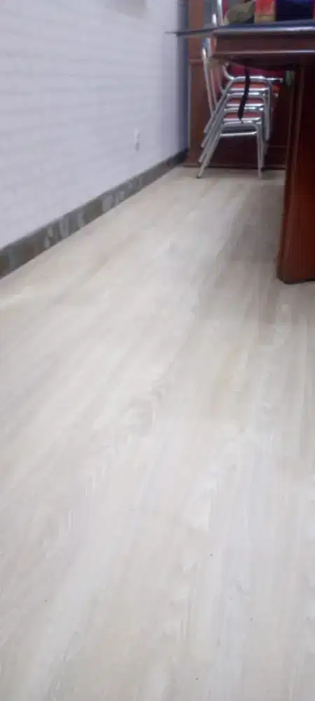 Lantai vinily flooring