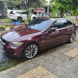 BMW 320i 2010 Bensin