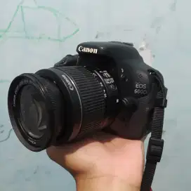 Canon 600D fullset layar lipat