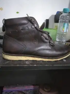 Sepatu kulit Bricent