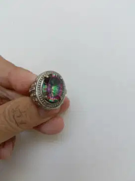 Cincin batu permata pelangi